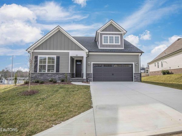 195 Trillium Tr, Lenoir City, TN 37771