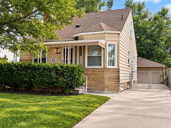 1819 Richmond Avenue, Lincoln Park, MI 48146