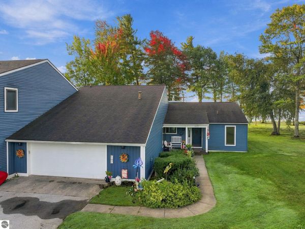 107 North Shore Drive, Unit 4, Cadillac, MI 49601