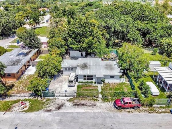261 NW 73rd Ter , Miami, FL 33150