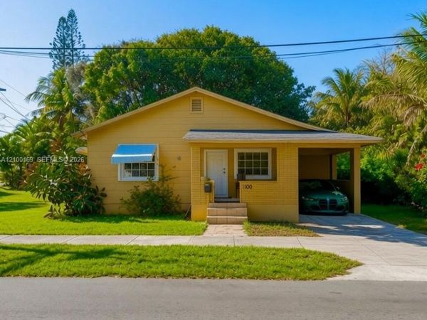 1100 N 24th Ave , Hollywood, FL 33020