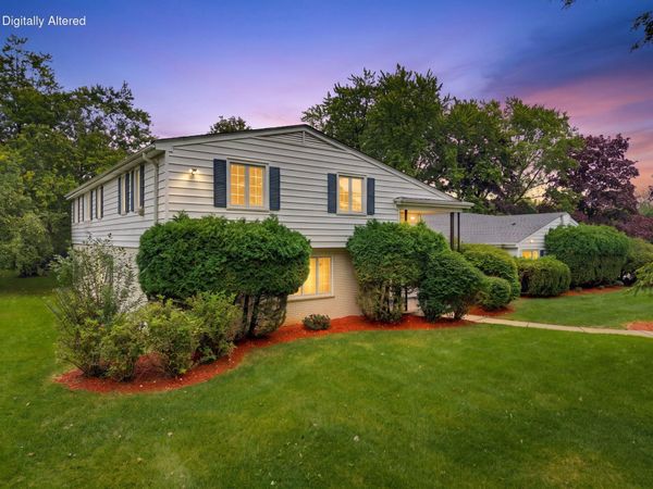7320 N Pheasant Ln, River Hills, WI 53217