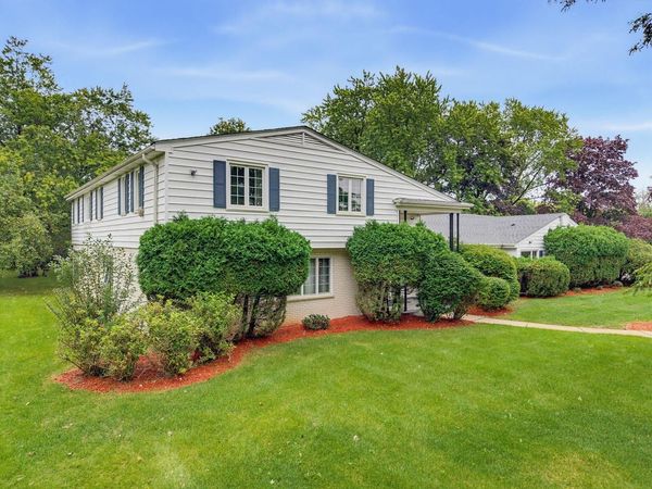 7320 N Pheasant LANE, River Hills, WI 53217