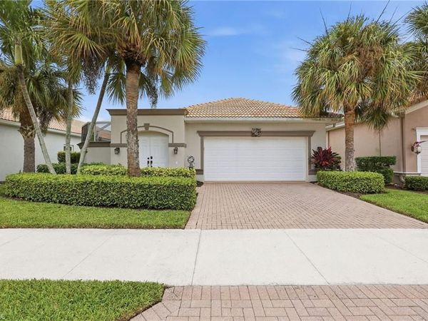 104 Glen Eagle CIR , NAPLES, FL 34104