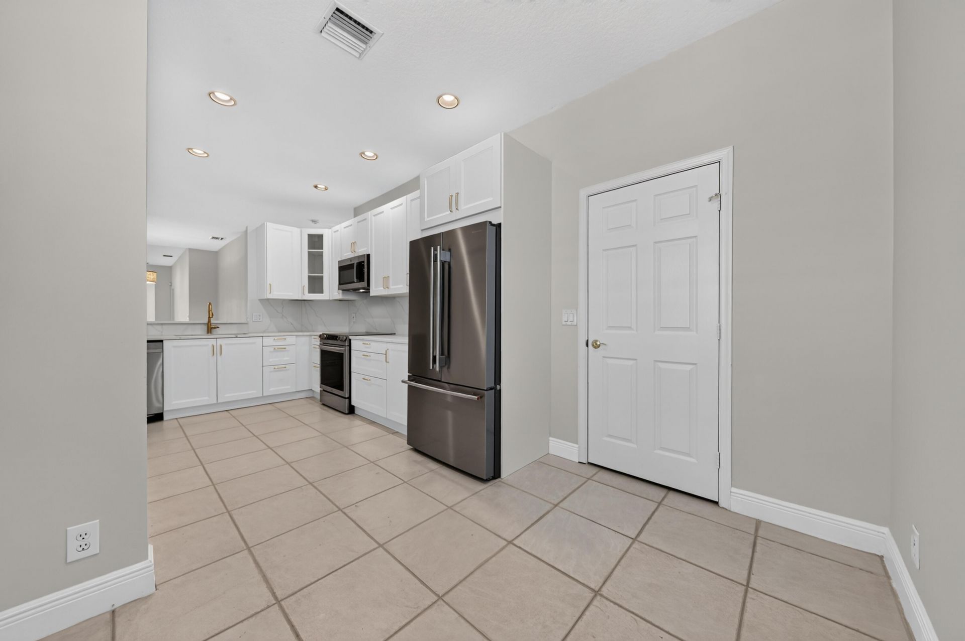 9818 Crescent View Drive S, Boynton Beach, FL 33437 Photo