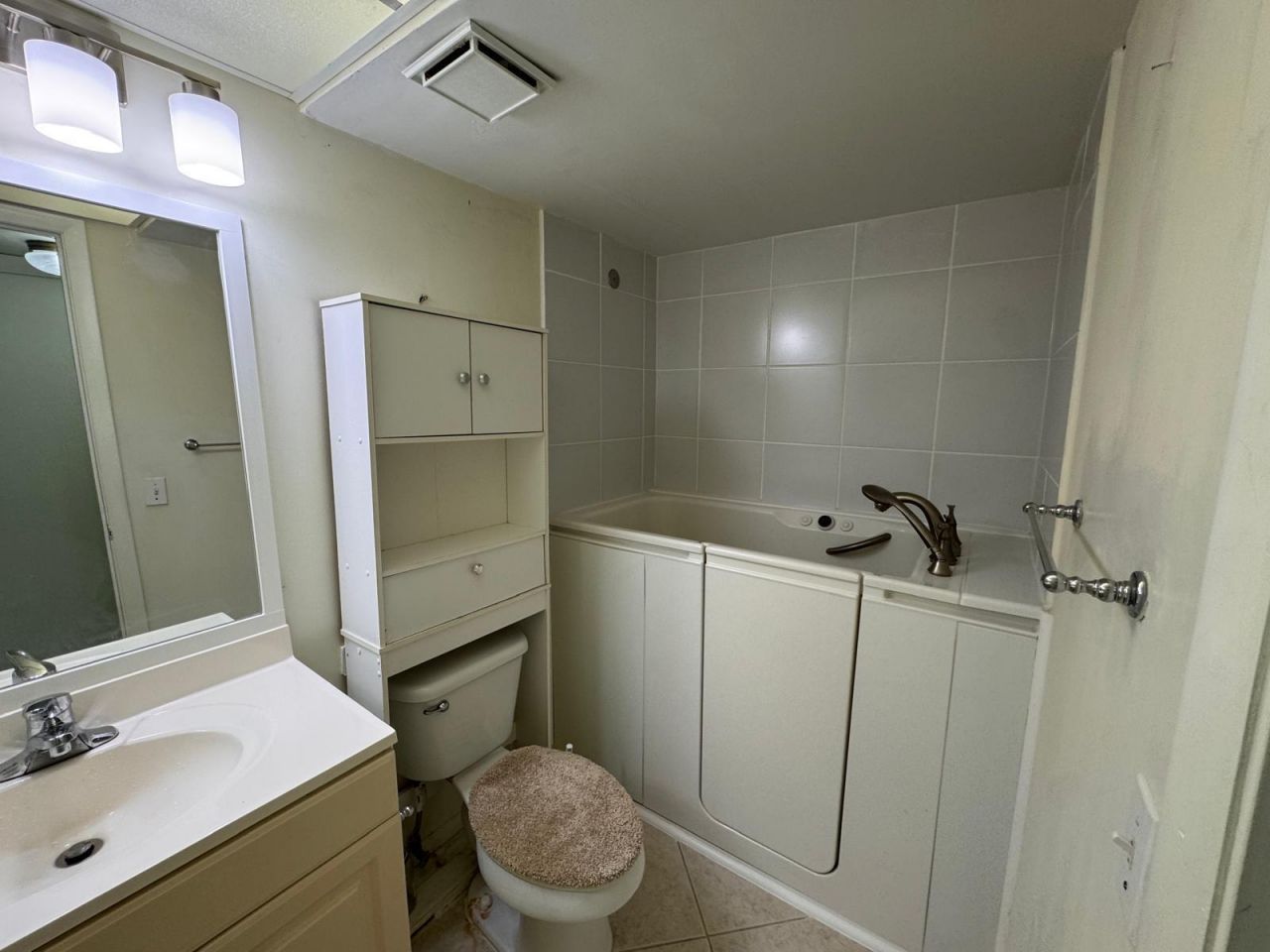 9660 Sunrise Lakes Boulevard, Unit 202, Sunrise, FL 33322 Photo