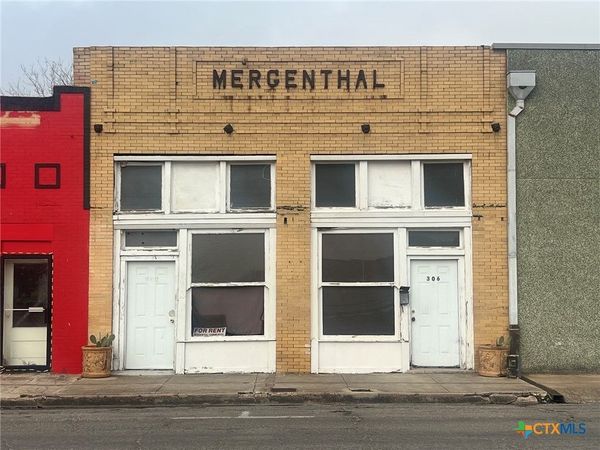 306 Front Street , Yoakum, TX 77995