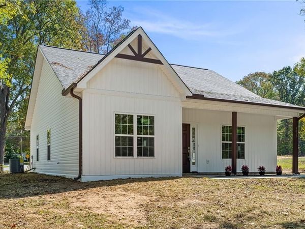1055 Fisher Ferry Street , Thomasville, NC 27360