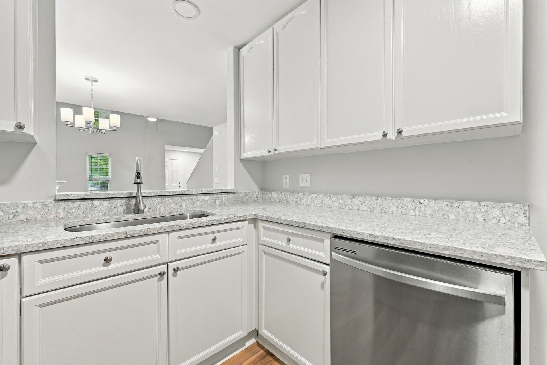 101 Amberwood Drive Photo 10