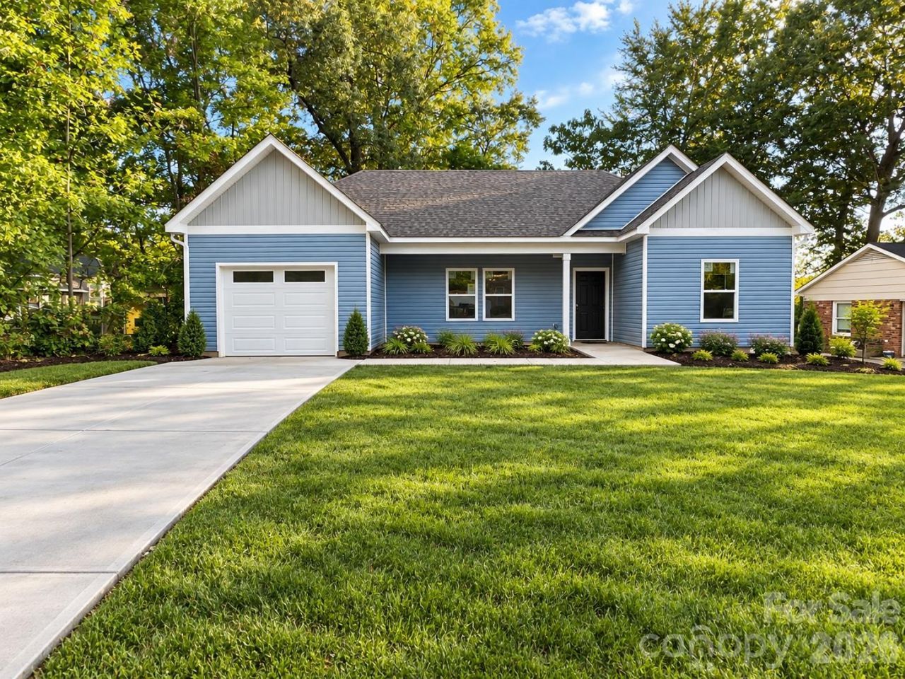 315 Huntsmoor Drive, Charlotte, NC 28217 Main Photo