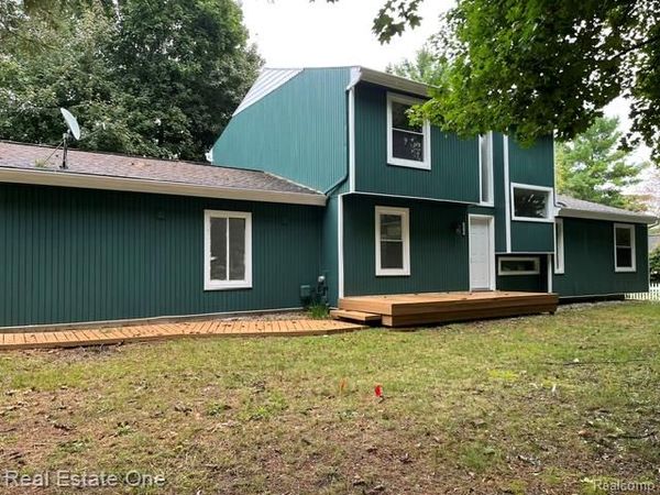 2820 S Commerce Road , Commerce Township, Mi 48390