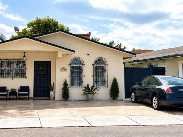 1096 W 40th Pl , Hialeah, FL 33012