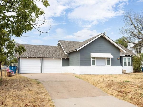 312 W Lindsey Street , Breckenridge, TX 76424