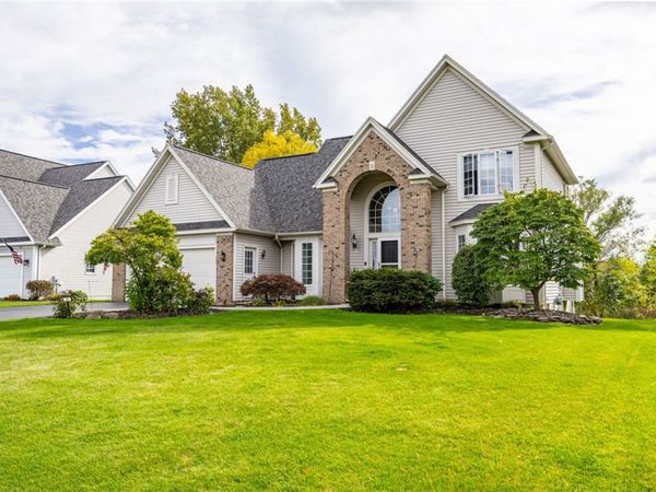 31 Captiva Crossing, Fairport, NY 14450