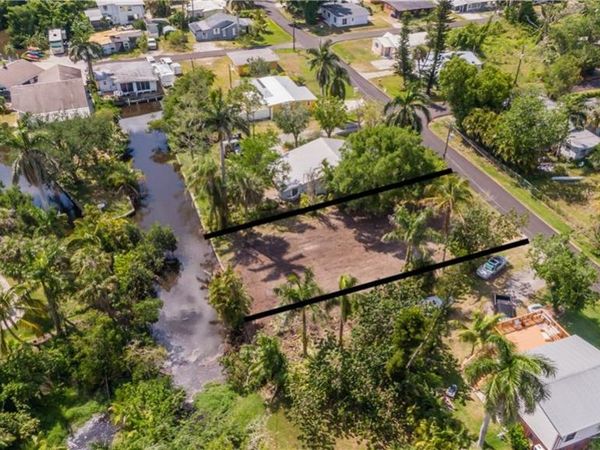 67 Oak ST , NORTH FORT MYERS, FL 33903