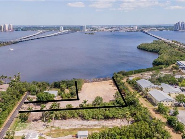 1059 River RD , NORTH FORT MYERS, FL 33903
