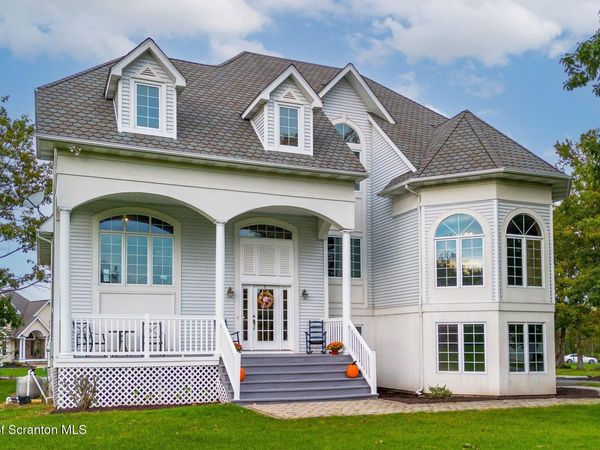 151 Wagner Boulevard, Greenfield Twp, PA 18407