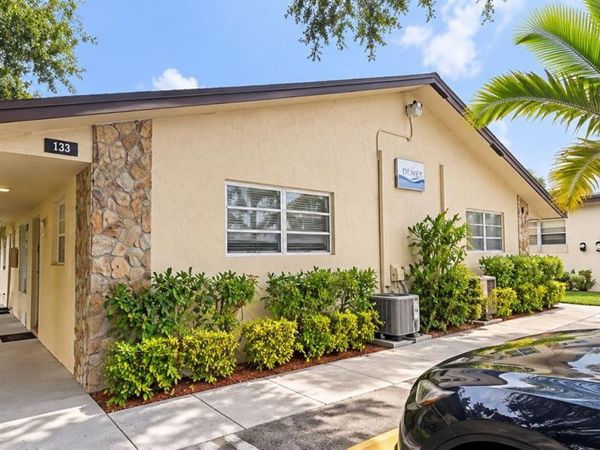 130 SE 10th St , Unit 130, Hallandale Beach, FL 33009