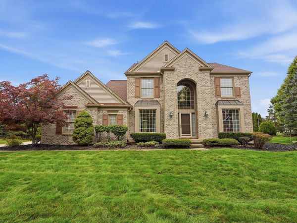 137 Queen Anne Drive, Canton, MI 48187
