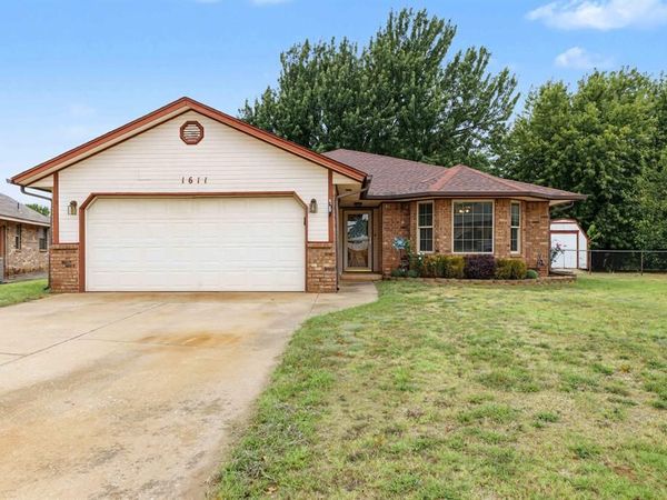 1611 N Orchard Terrace, Mustang, OK 73064