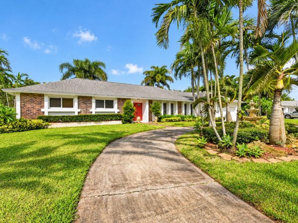 8 Bell Lane, West Palm Beach, FL 33406