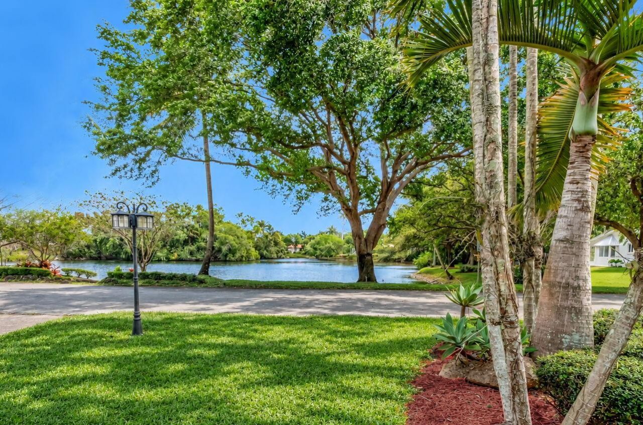 8 Bell Lane, West Palm Beach, FL 33406 Photo