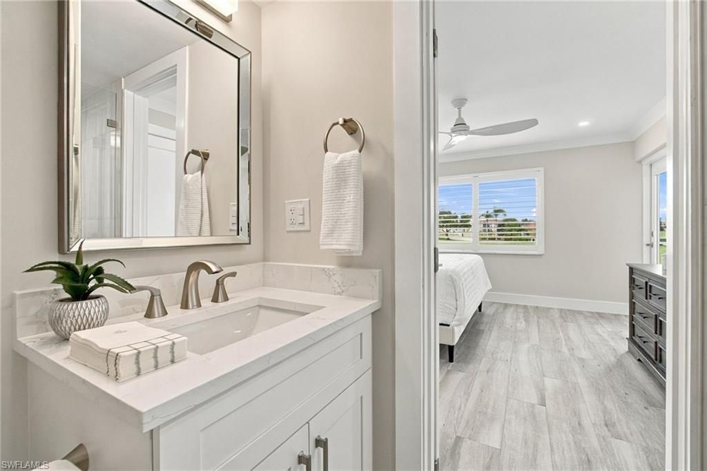 29 High Point Cir E, Unit 204, Naples, FL 34103 Photo
