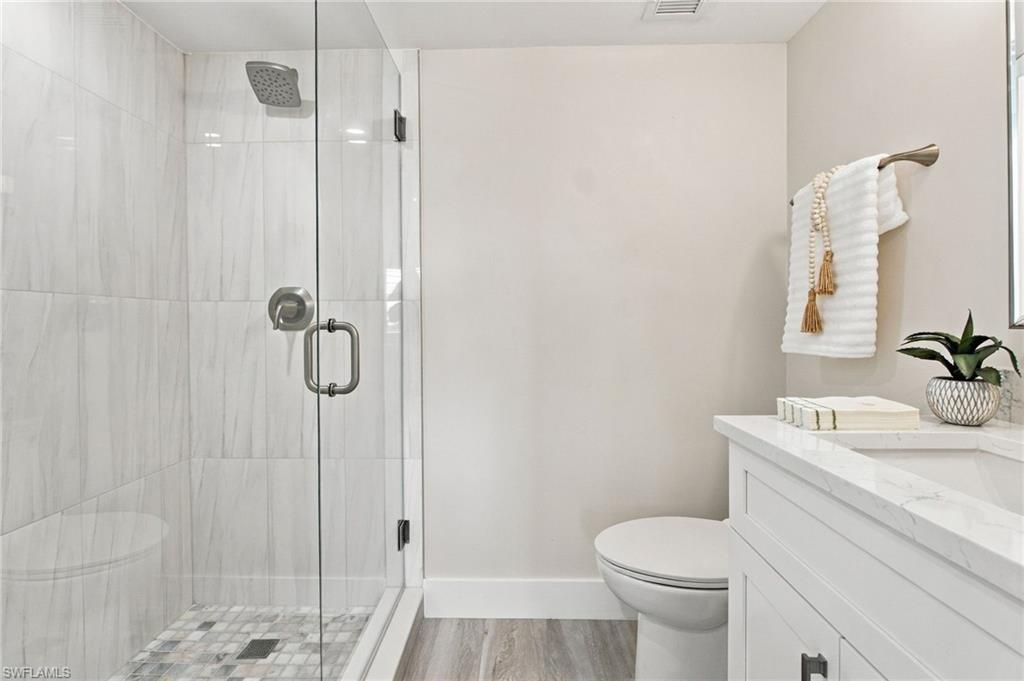 29 High Point Cir E, Unit 204, Naples, FL 34103 Photo