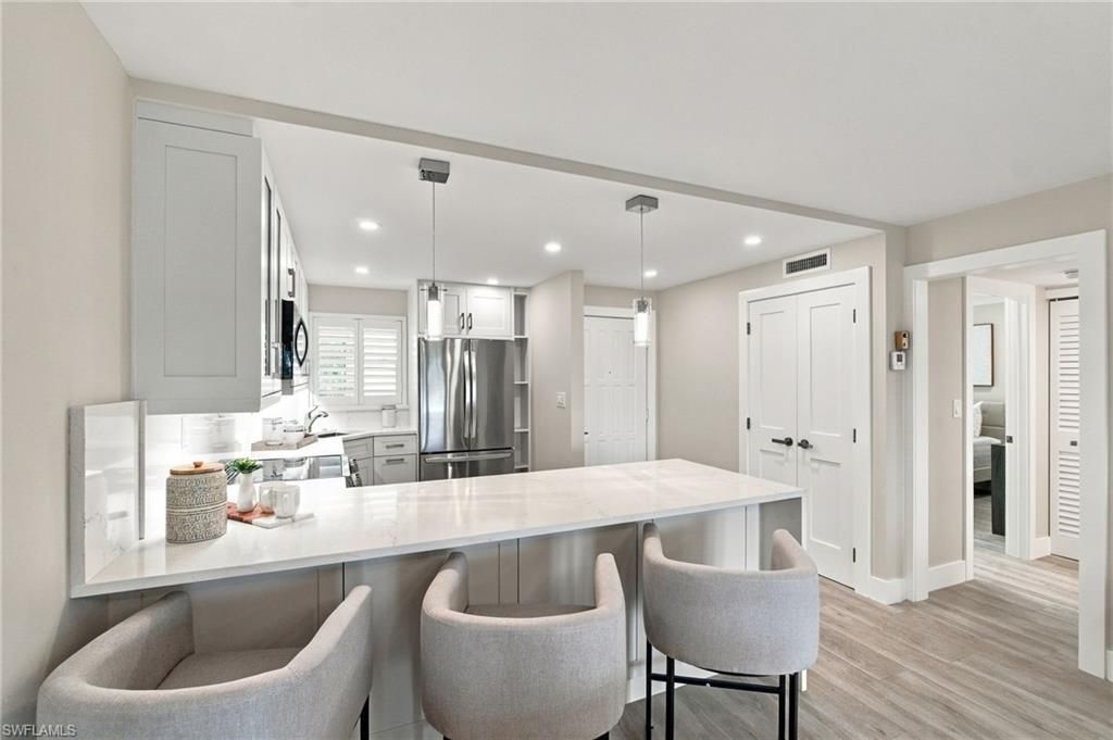 29 High Point Cir E, Unit 204, Naples, FL 34103 Photo