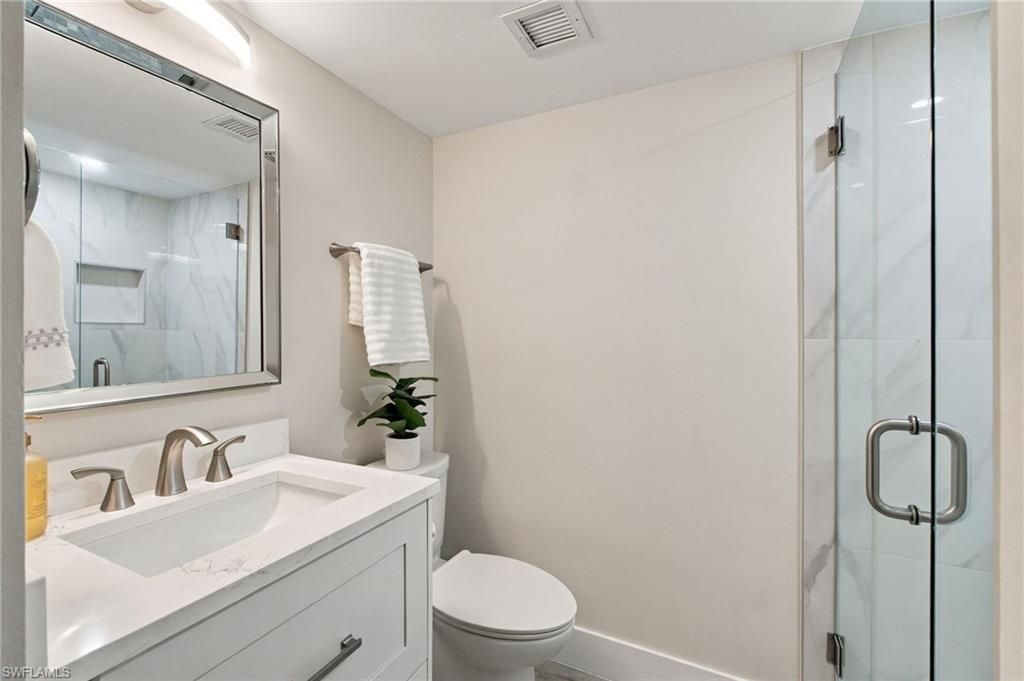 29 High Point Cir E, Unit 204, Naples, FL 34103 Photo