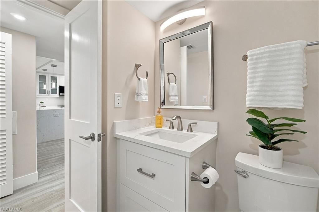 29 High Point Cir E, Unit 204, Naples, FL 34103 Photo