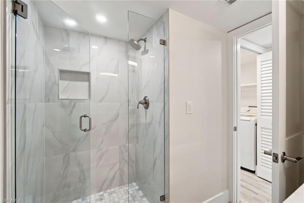 29 High Point Cir E, Unit 204, Naples, FL 34103 Photo