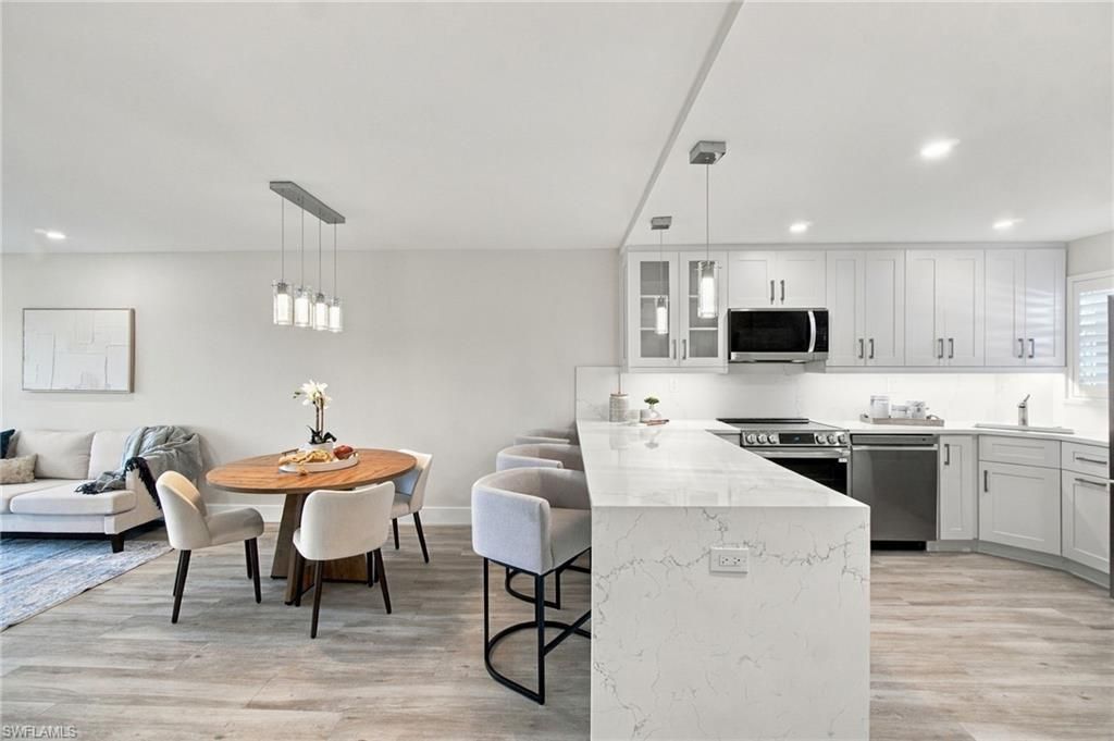 29 High Point Cir E, Unit 204, Naples, FL 34103 Photo