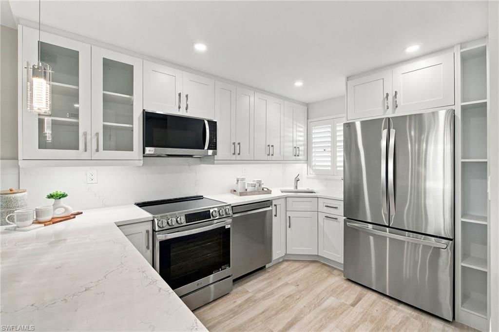 29 High Point Cir E, Unit 204, Naples, FL 34103 Photo