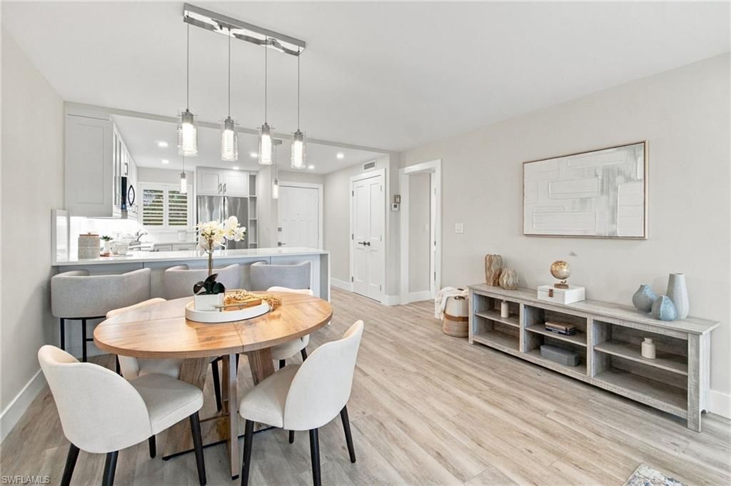 29 High Point Cir E, Unit 204, Naples, FL 34103 Photo