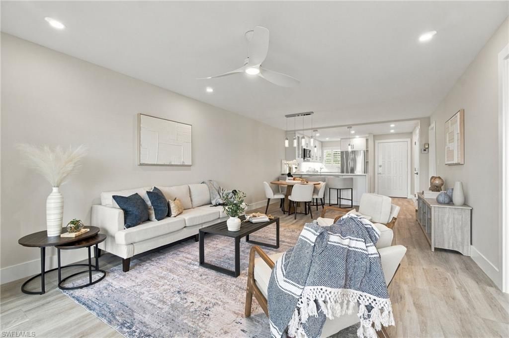 29 High Point Cir E, Unit 204, Naples, FL 34103 Photo