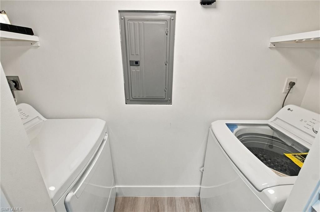 29 High Point Cir E, Unit 204, Naples, FL 34103 Photo