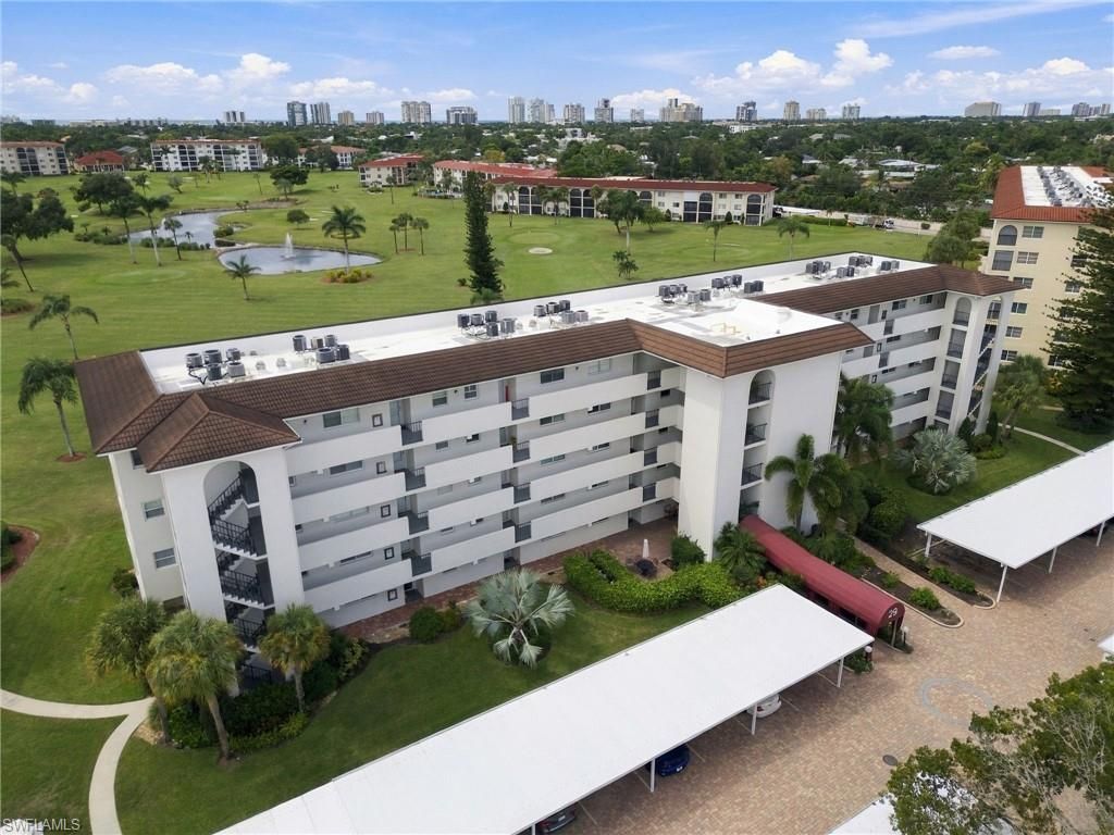 29 High Point Cir E, Unit 204, Naples, FL 34103 Photo