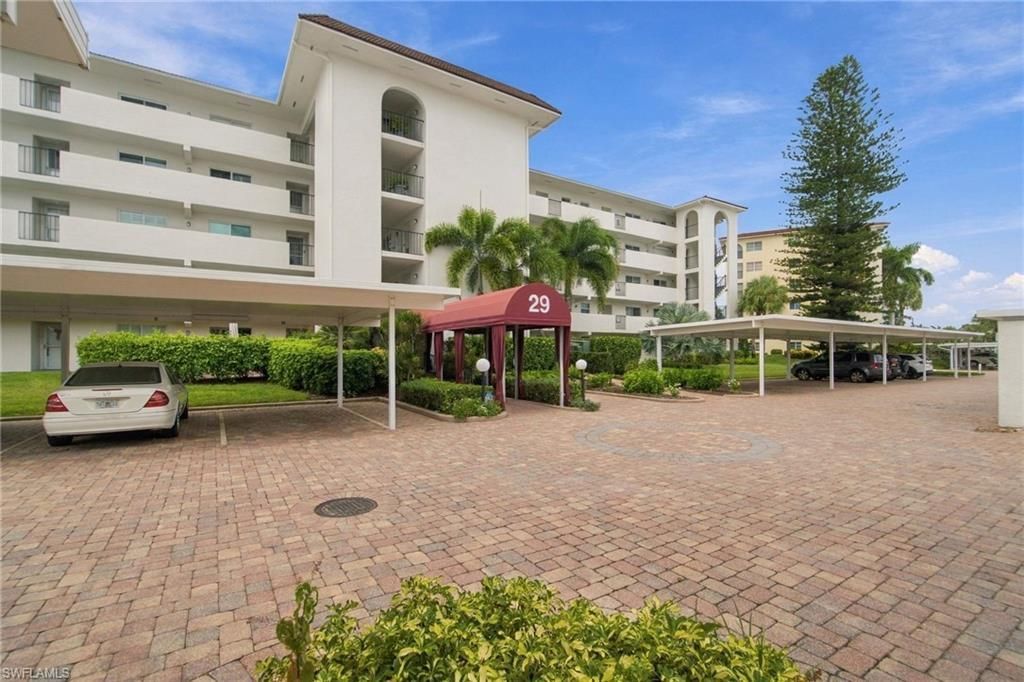 29 High Point Cir E, Unit 204, Naples, FL 34103 Photo