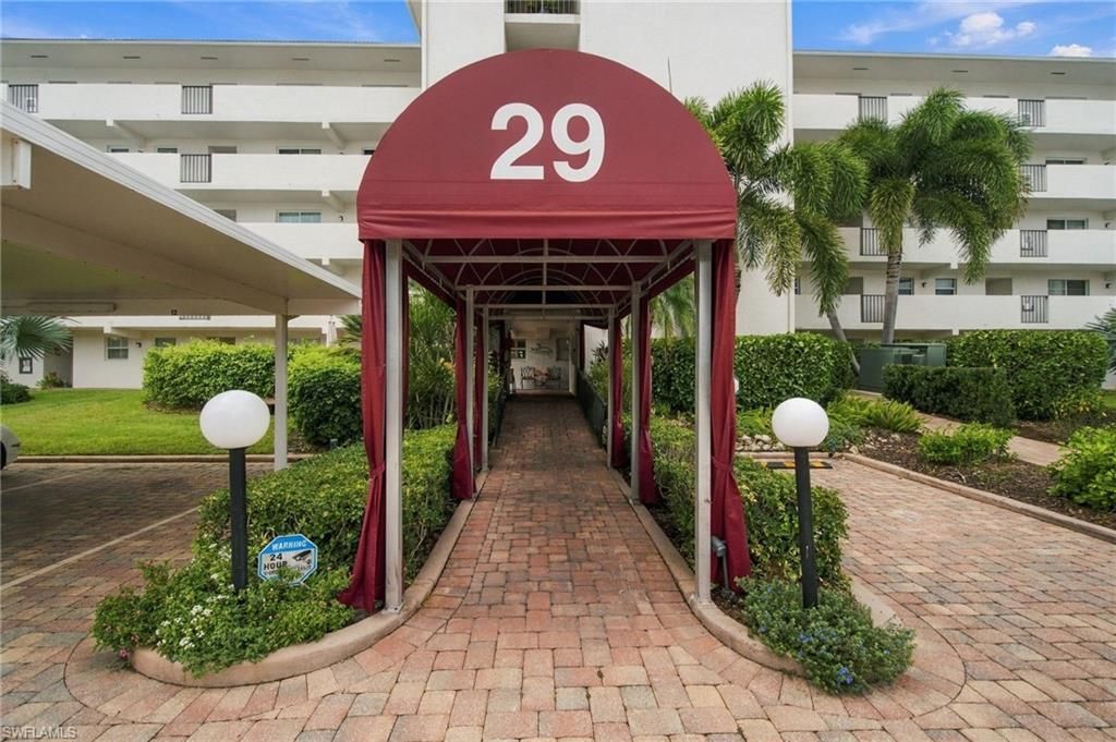29 High Point Cir E, Unit 204, Naples, FL 34103 Photo