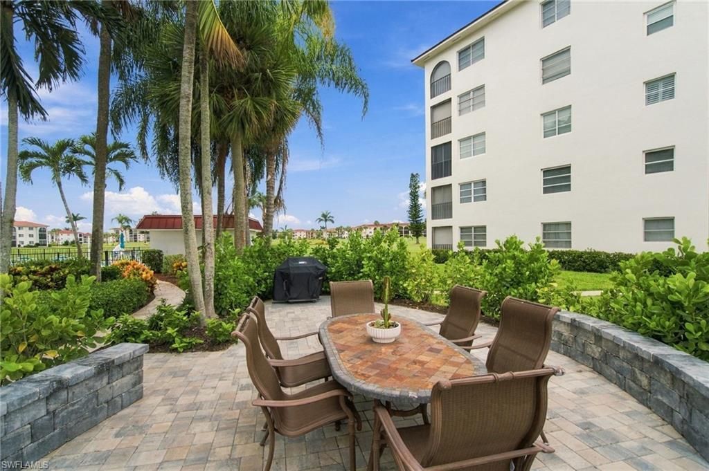 29 High Point Cir E, Unit 204, Naples, FL 34103 Photo