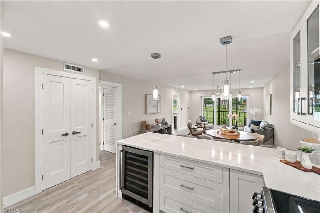 29 High Point Cir E, Unit 204, Naples, FL 34103 Photo