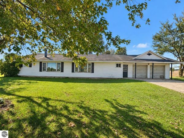 5688 Baldwin Road S, Ashley, MI 48806