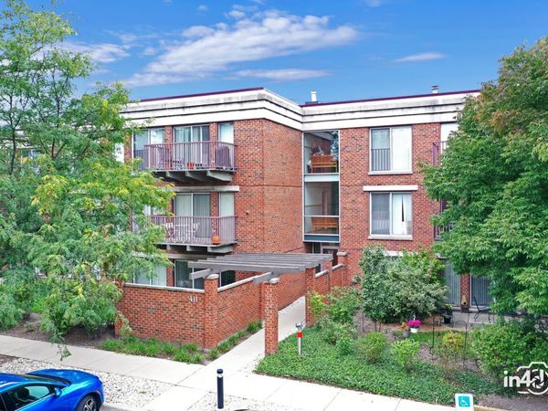 411 Kelburn Road, Unit 121, Deerfield, IL 60015