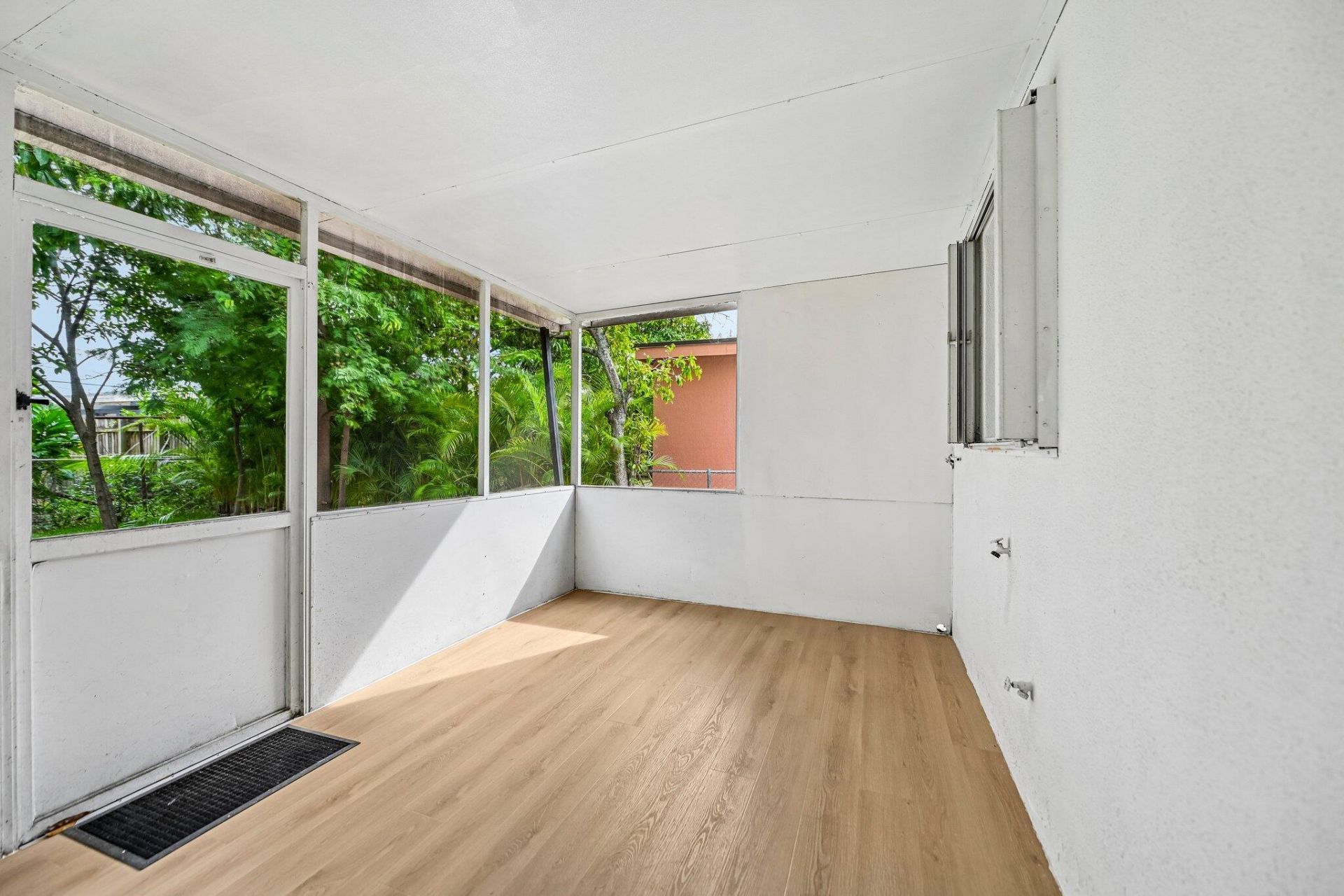 285 NE 165th Street, Miami, FL 33162 Photo
