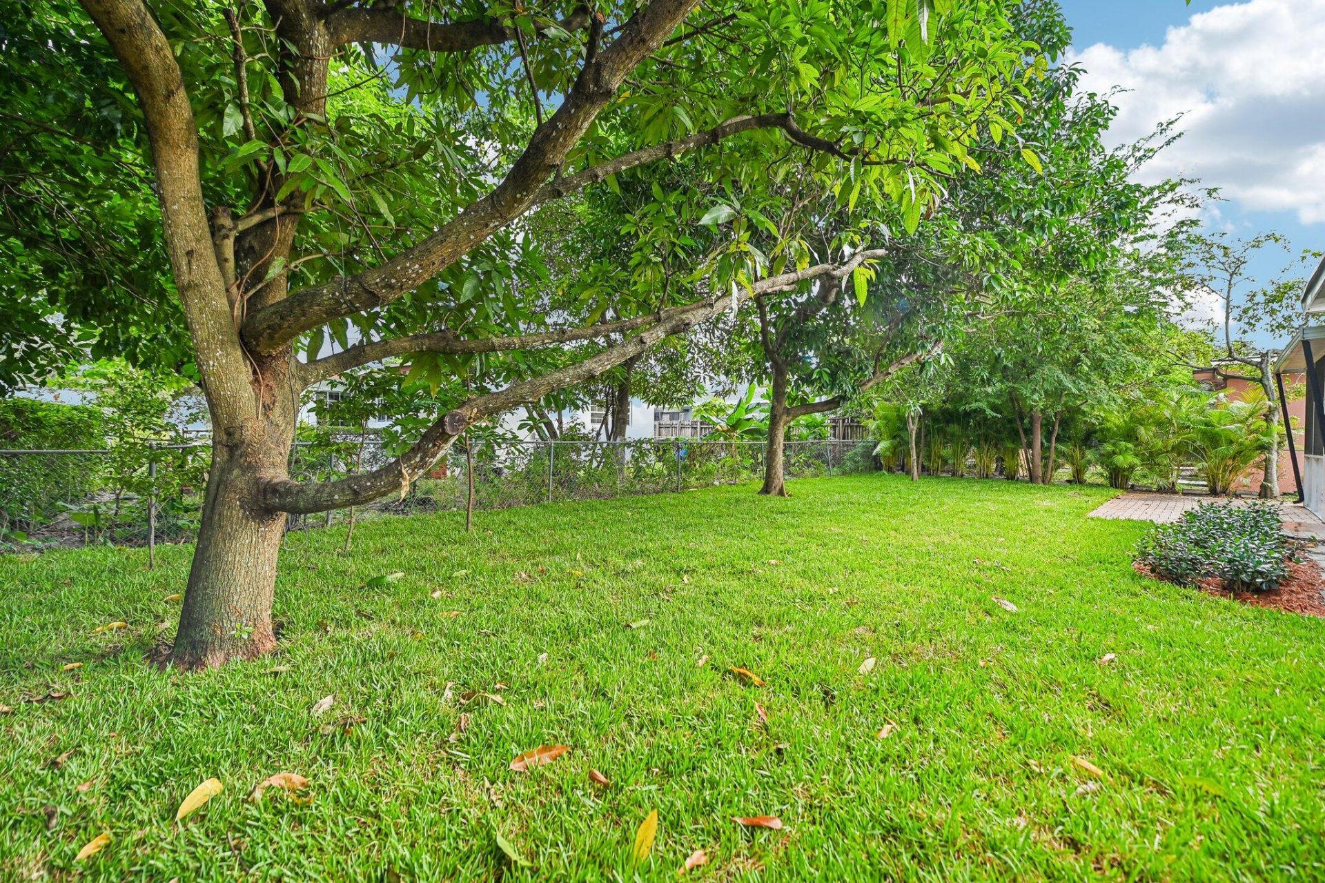 285 NE 165th Street, Miami, FL 33162 Photo