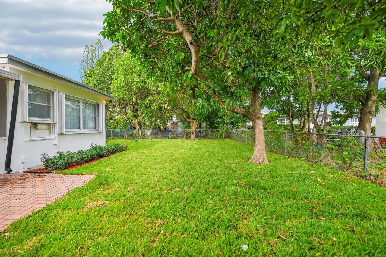 285 NE 165th Street, Miami, FL 33162 Photo