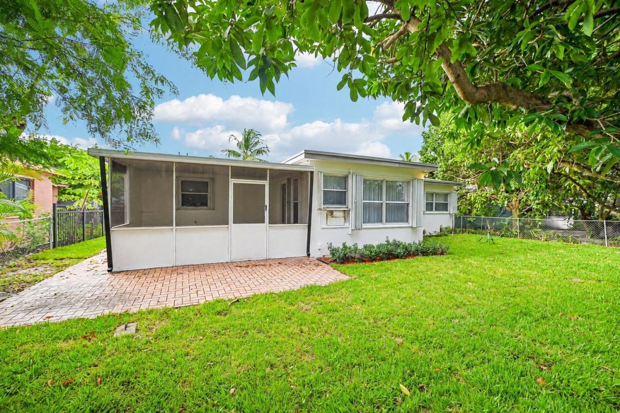 285 NE 165th Street, Miami, FL 33162 Photo