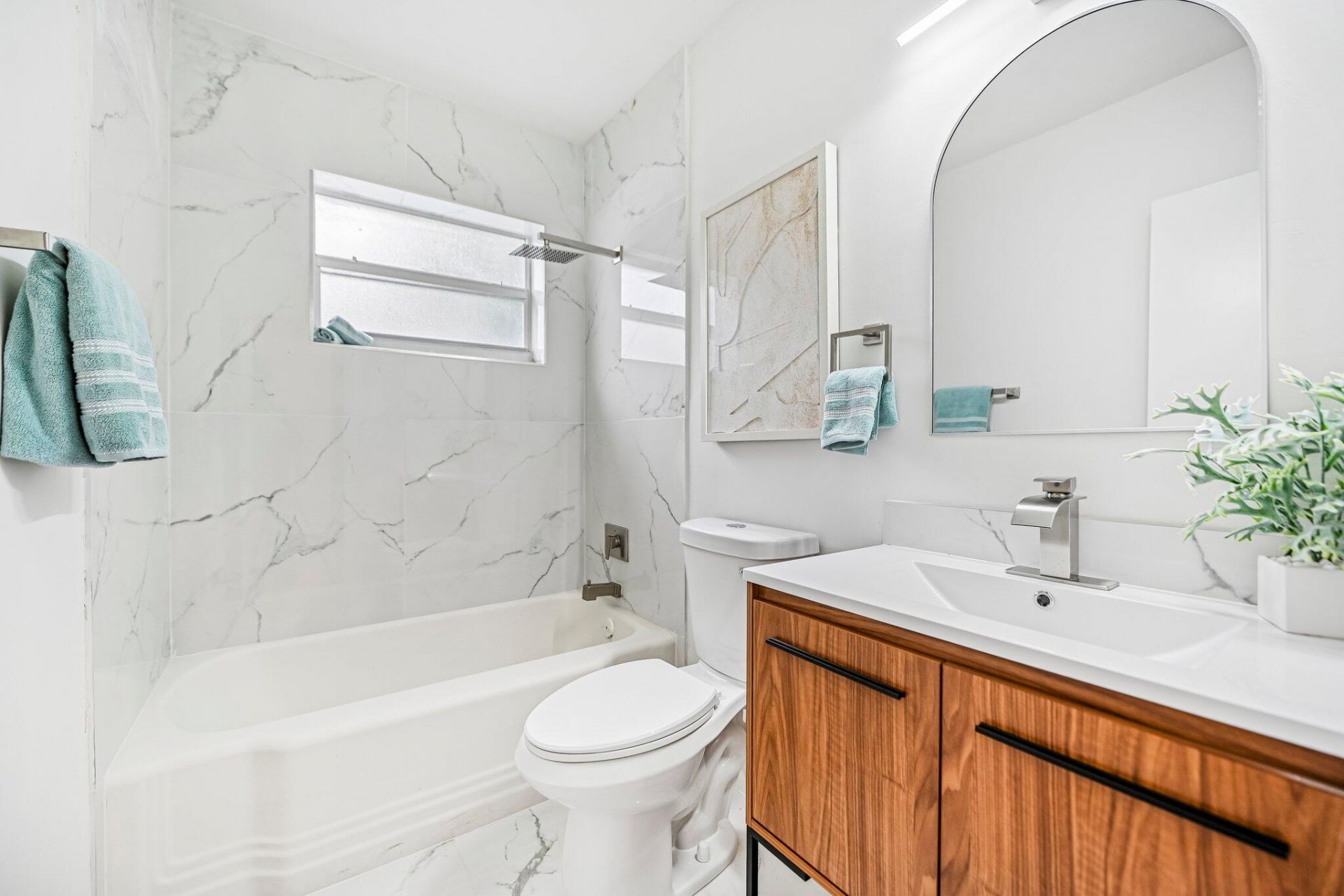 285 NE 165th Street, Miami, FL 33162 Photo
