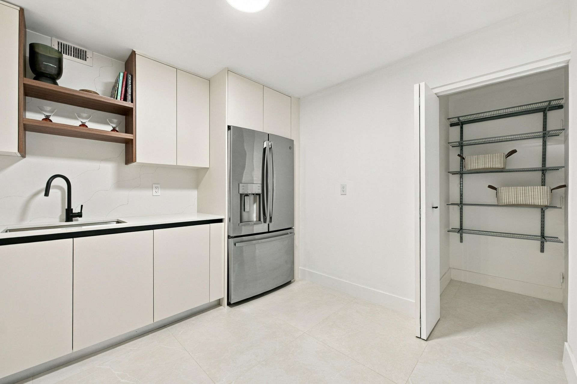 3140 S Ocean Drive, Unit 610, Hallandale Beach, FL 33009 Photo